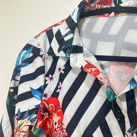 Long Sleeve A-line Printed Mini Dress w/belt featuring a ruffled hem line size S - Picture 5 of 9